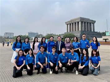 KỶ NIỆM 95 NĂM NGÀY THÀNH LẬP ĐOÀN TNCS HỒ CHÍ MINH (26/03/1931 – 26/03/2026): TUỔI TRẺ KHOA QLCN&NL THAM DỰ LỄ BÁO CÔNG DÂNG BÁC