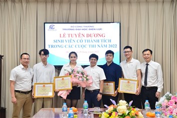 LỄ TUYÊN DƯƠNG SINH VIÊN CÓ THÀNH TÍCH XUẤT SẮC NĂM 2022